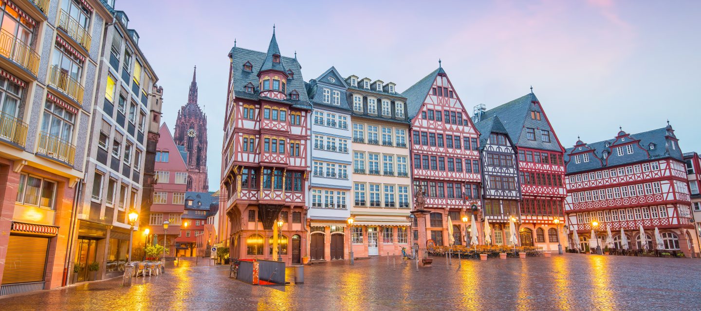 Frankfurt Römerberg Shutterstock 1378091117